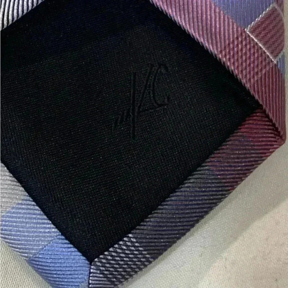 Kenneth Cole men  100% silk necktie - Picture 4 of 5